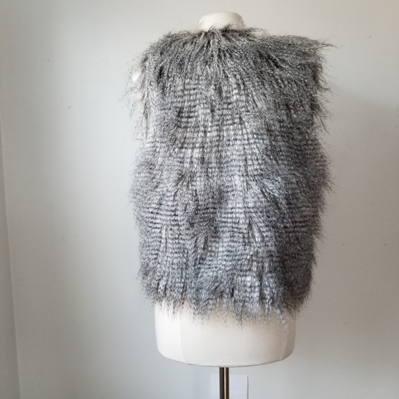 Faux Fur Vest SIZE M - Picture 4 of 6